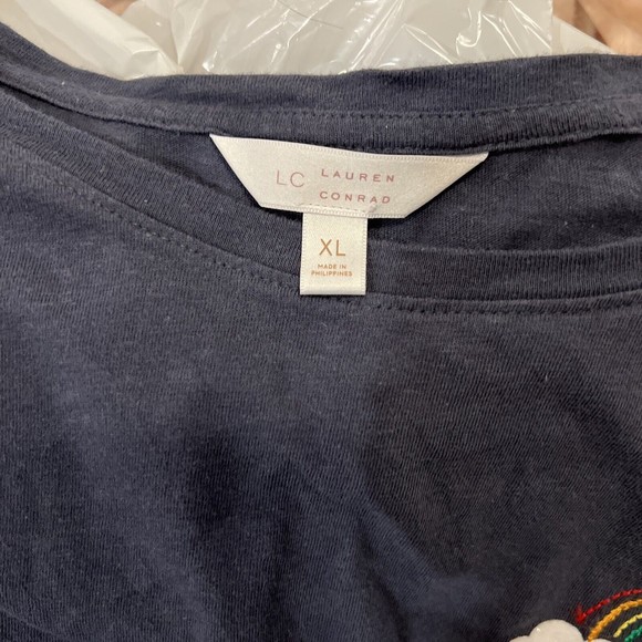 LC Lauren Conrad T-Shirt Scoop Neck Short Sleeve Rainbow and Clouds Grey - Picture 3 of 3